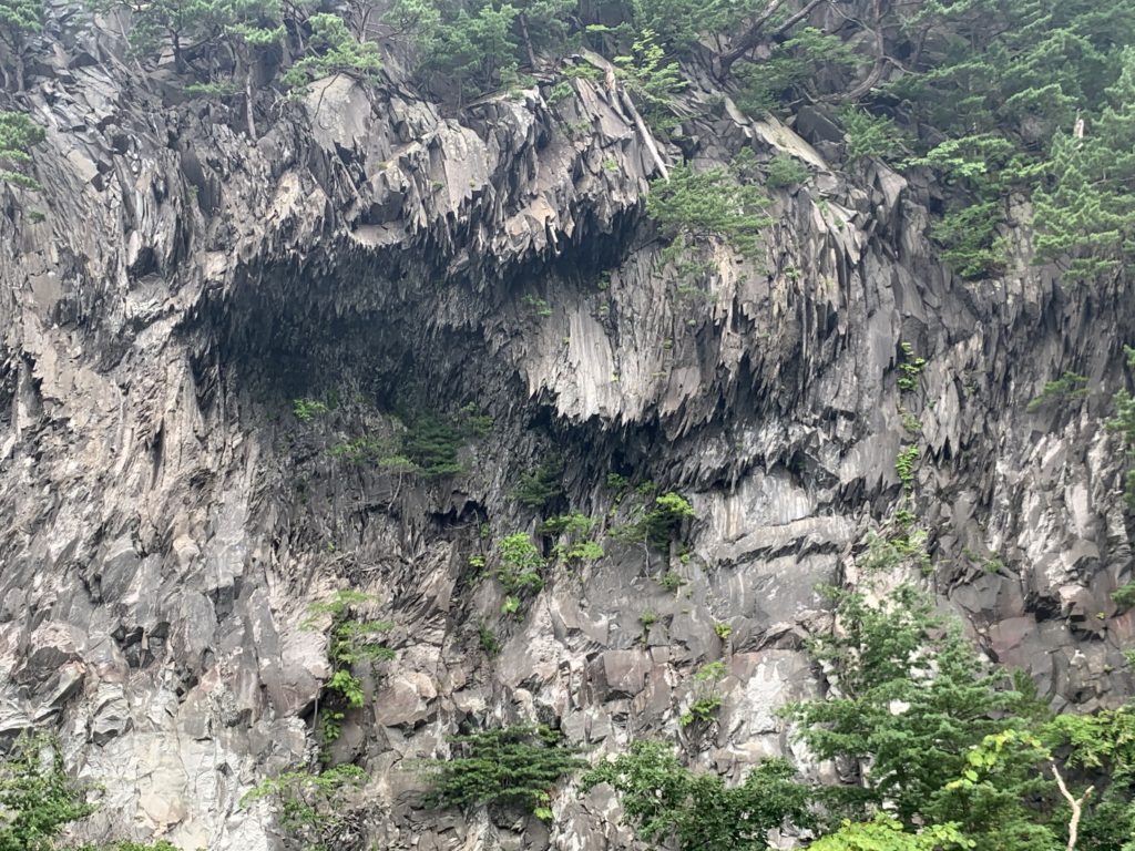 十和田湖　剣岩